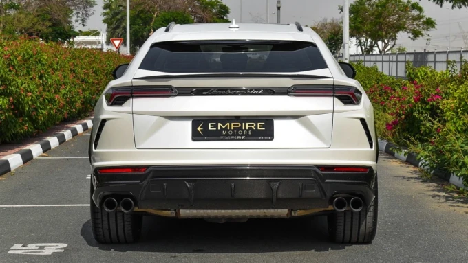 Lamborghini Urus in Dubai mileage 17000 only AED 1250000