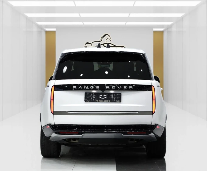 Land Rover Range Rover in Dubai mileage 7700 only AED 649000