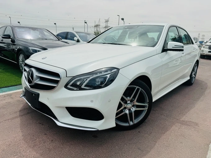 Mercedes-Benz E-Class in Dubai mileage 40800 only AED 78000