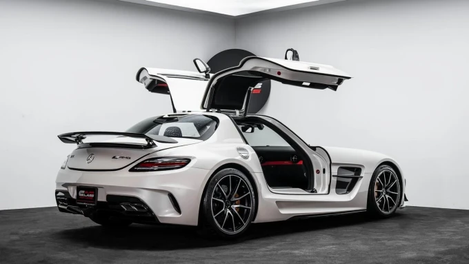 Mercedes-Benz SLS in Dubai mileage 829 only AED 3950000
