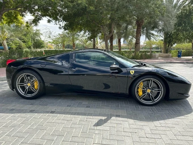 Ferrari 458 Spider in Dubai mileage 18200 only AED 770000