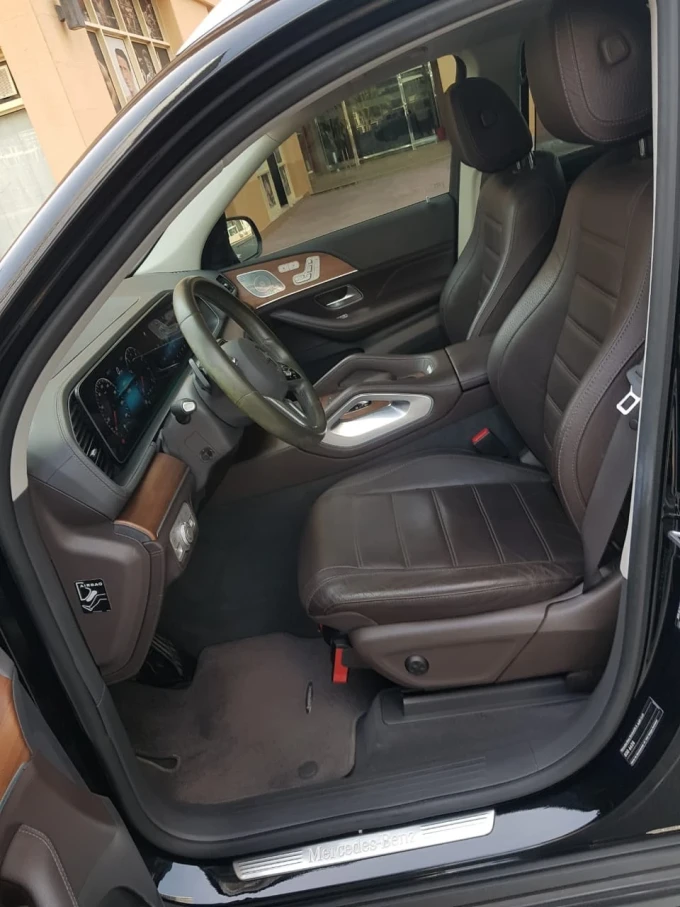 Mercedes-Benz GLE-Class in Dubai mileage 49900 only AED 270000