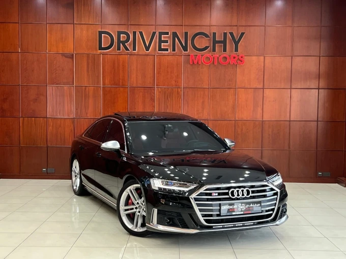 Audi S8 in Dubai mileage 29000 only AED 319000