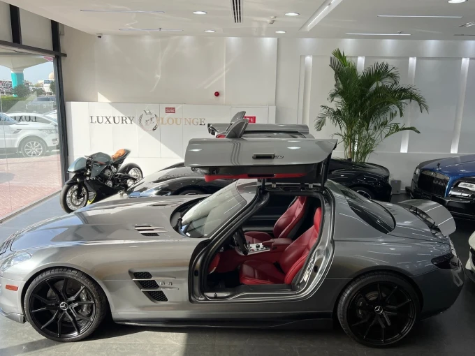Mercedes-Benz SLS in Dubai mileage 21000 only AED 820000