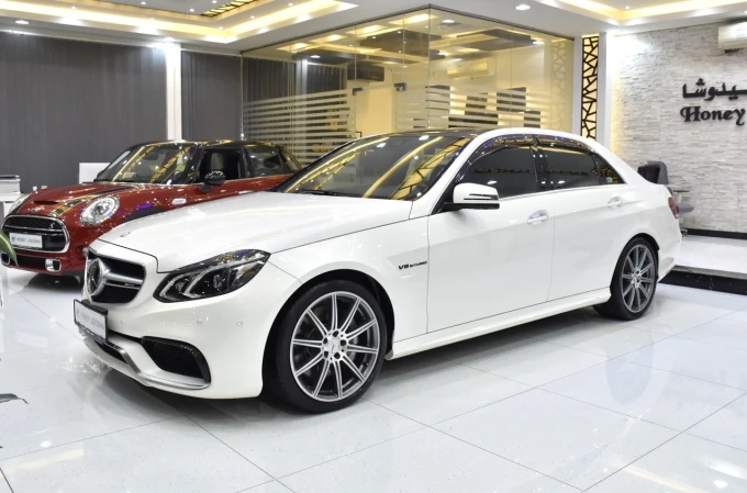 Mercedes-Benz E-Class in Dubai mileage 33000 only AED 155000