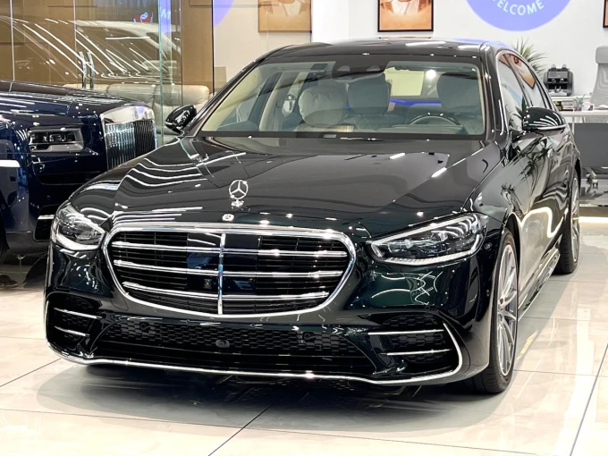 Mercedes-Benz S-Class in Dubai mileage 7000 only AED 499000