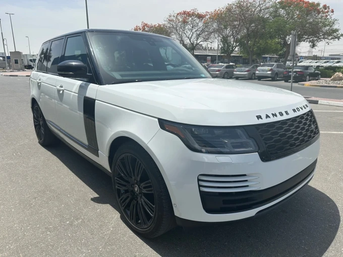 Land Rover Range Rover in Dubai mileage 27734 only AED 280000