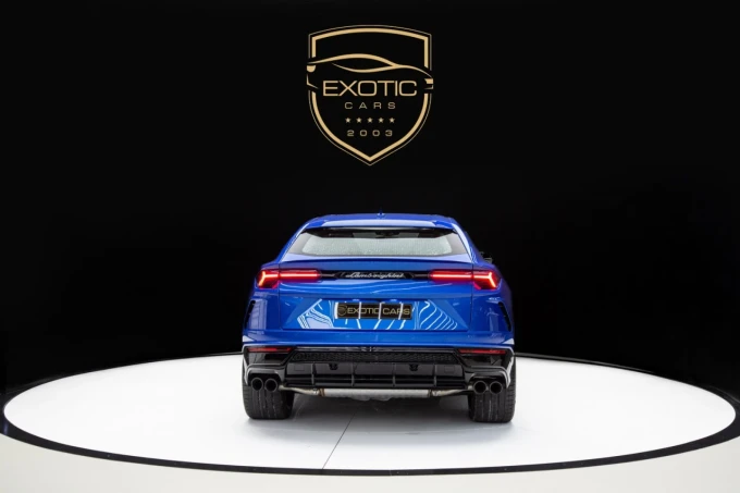 Lamborghini Urus in Dubai mileage 700 only AED 1040000