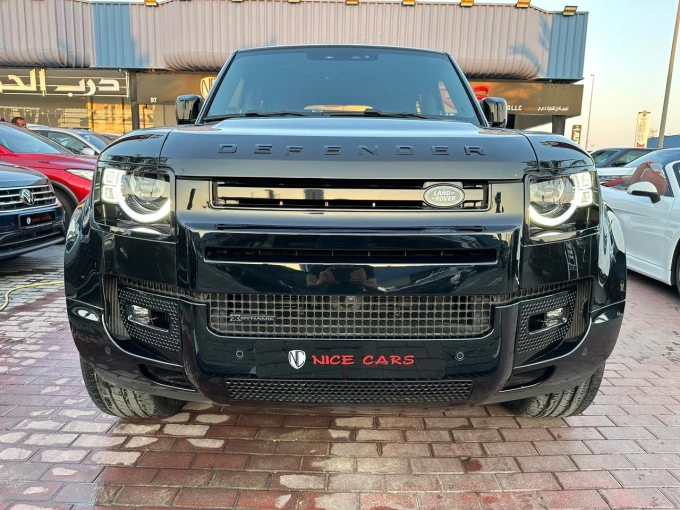 Land Rover Defender in Dubai mileage 13000 only AED 348000