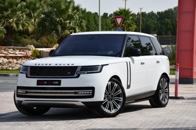 Land Rover Range Rover in Dubai mileage 4700 only AED 700000