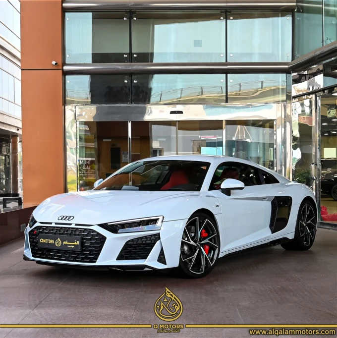 Audi R8 in Dubai mileage 4000 only AED 670000