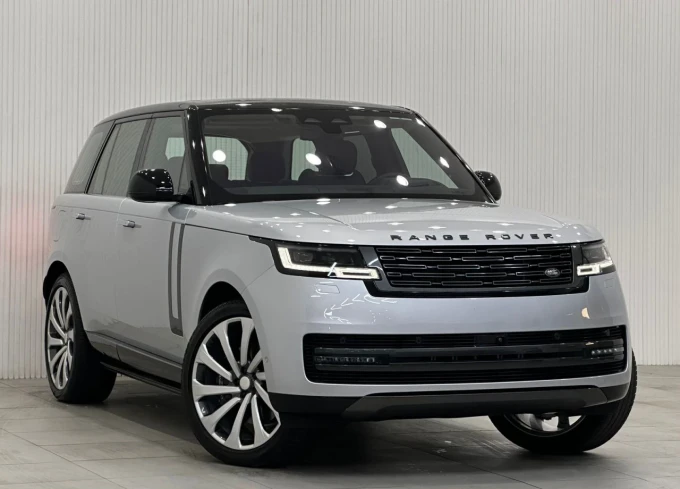 Land Rover Range Rover in Dubai mileage 9759 only AED 729000