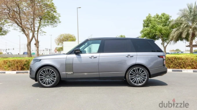 Land Rover Range Rover in Dubai mileage 30000 only AED 288000