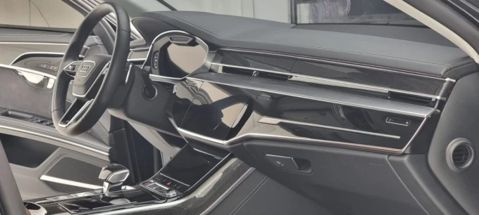 Audi S8 in Abu Dhabi mileage 4500 only AED 429000