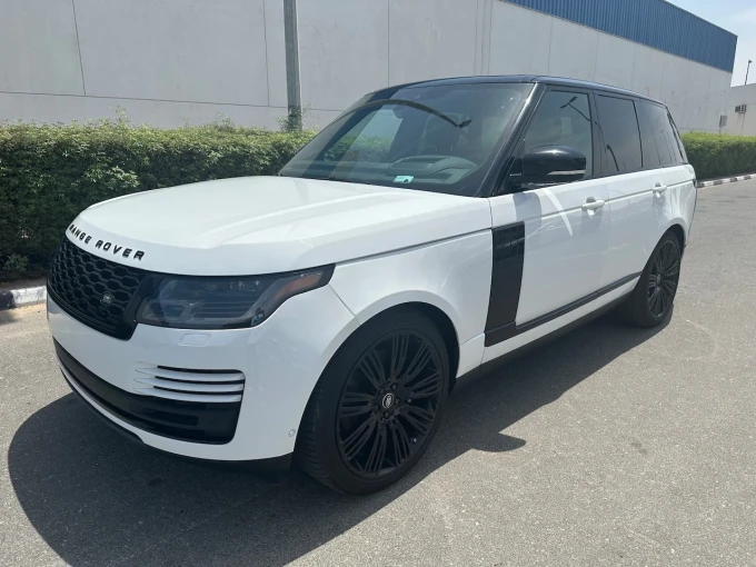 Land Rover Range Rover in Dubai mileage 27734 only AED 280000