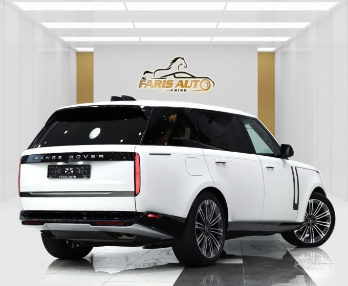 Land Rover Range Rover in Dubai mileage 7700 only AED 649000