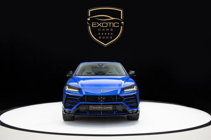 Lamborghini Urus in Dubai mileage 700 only AED 1040000