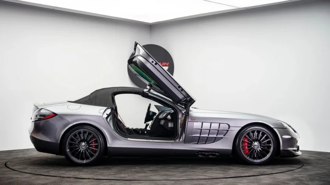 Mercedes-Benz SLR in Dubai mileage 1047 only AED 3900000