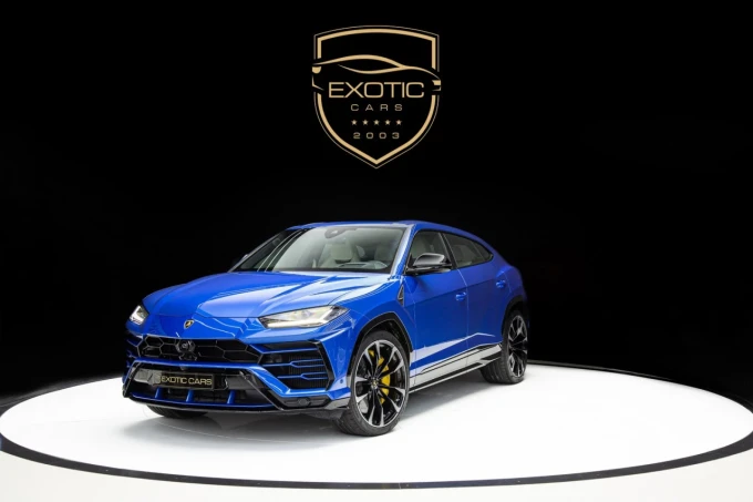 Lamborghini Urus in Dubai mileage 700 only AED 1040000