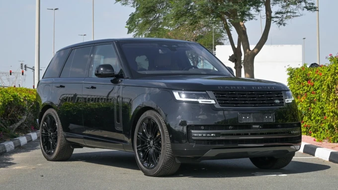 Land Rover Range Rover in Dubai mileage 3678 only AED 720000