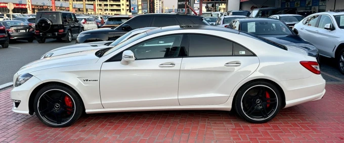 Mercedes-Benz CLS-Class in Dubai mileage 42000 only AED 89000