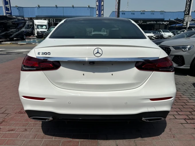 Mercedes-Benz E-Class in Dubai mileage 43000 only AED 208000