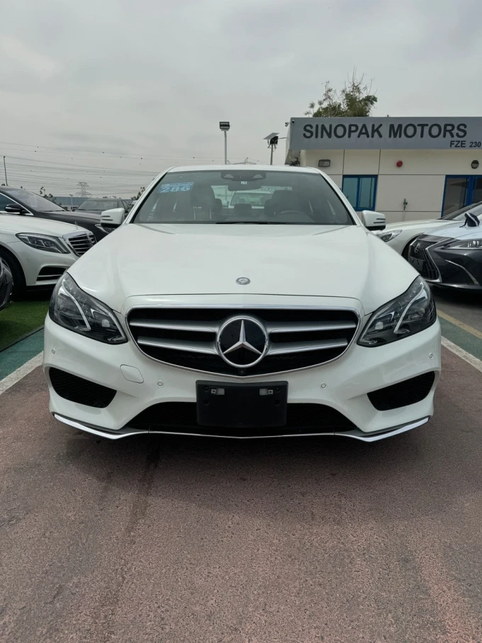Mercedes-Benz E-Class in Dubai mileage 40800 only AED 78000