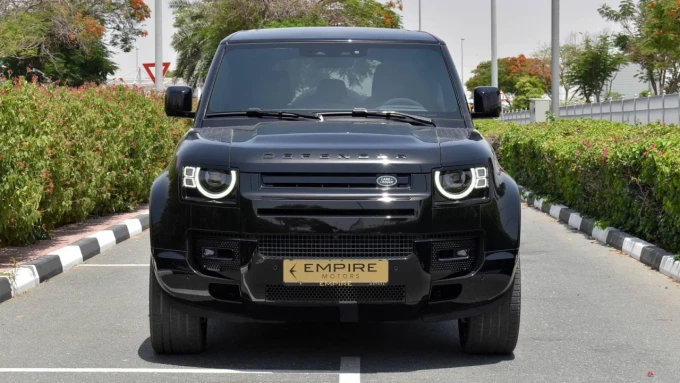 Land Rover Defender in Dubai mileage 0 only AED 518000