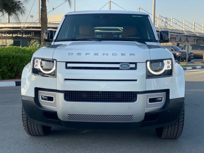 Land Rover Defender in Dubai mileage 0 only AED 420000