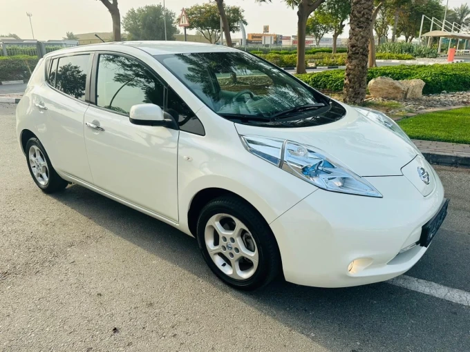 Nissan Leaf in Dubai mileage 36000 only AED 18000