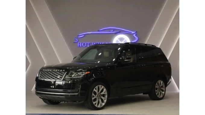 Land Rover Range Rover in Dubai mileage 28000 only AED 299000