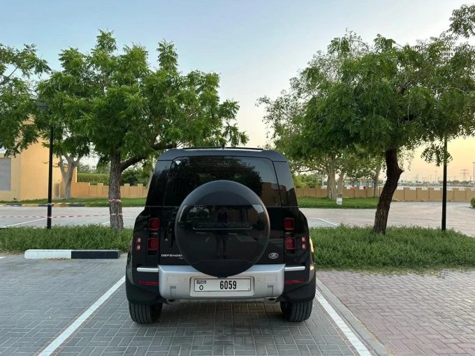 Land Rover Defender in Dubai mileage 18000 only AED 349000